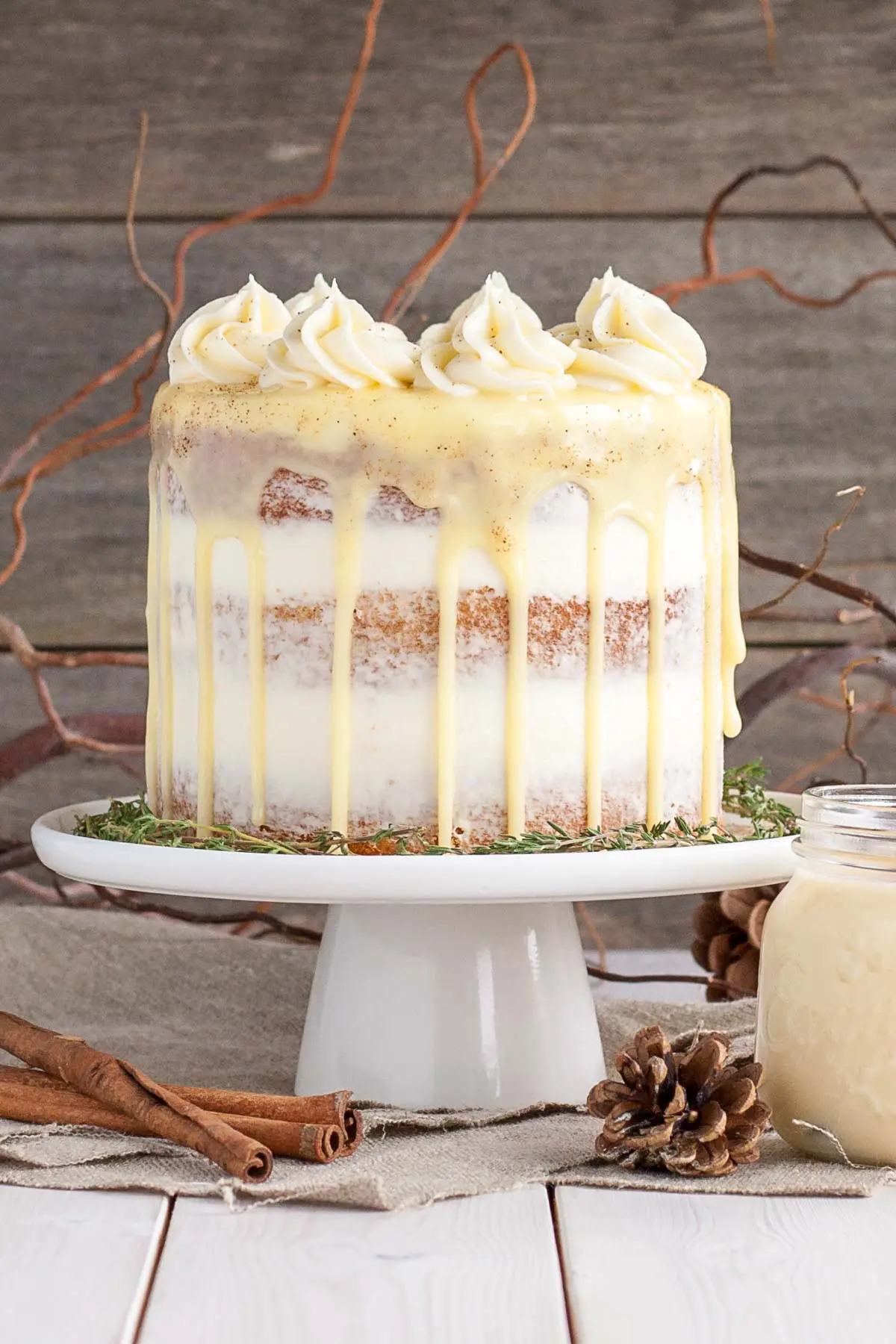 This Eggnog Cake with cream cheese frosting and white chocolate ganache is just the thing to warm you up this Holiday season! | livforcake.com This eggnog cake is the perfect cake for the holiday season!