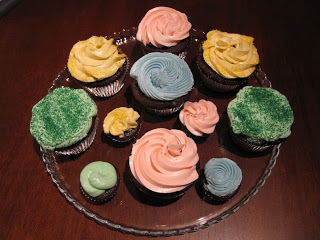 Cupcakes on a glass plate.