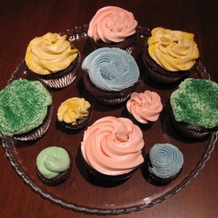 Cupcakes on a glass plate.