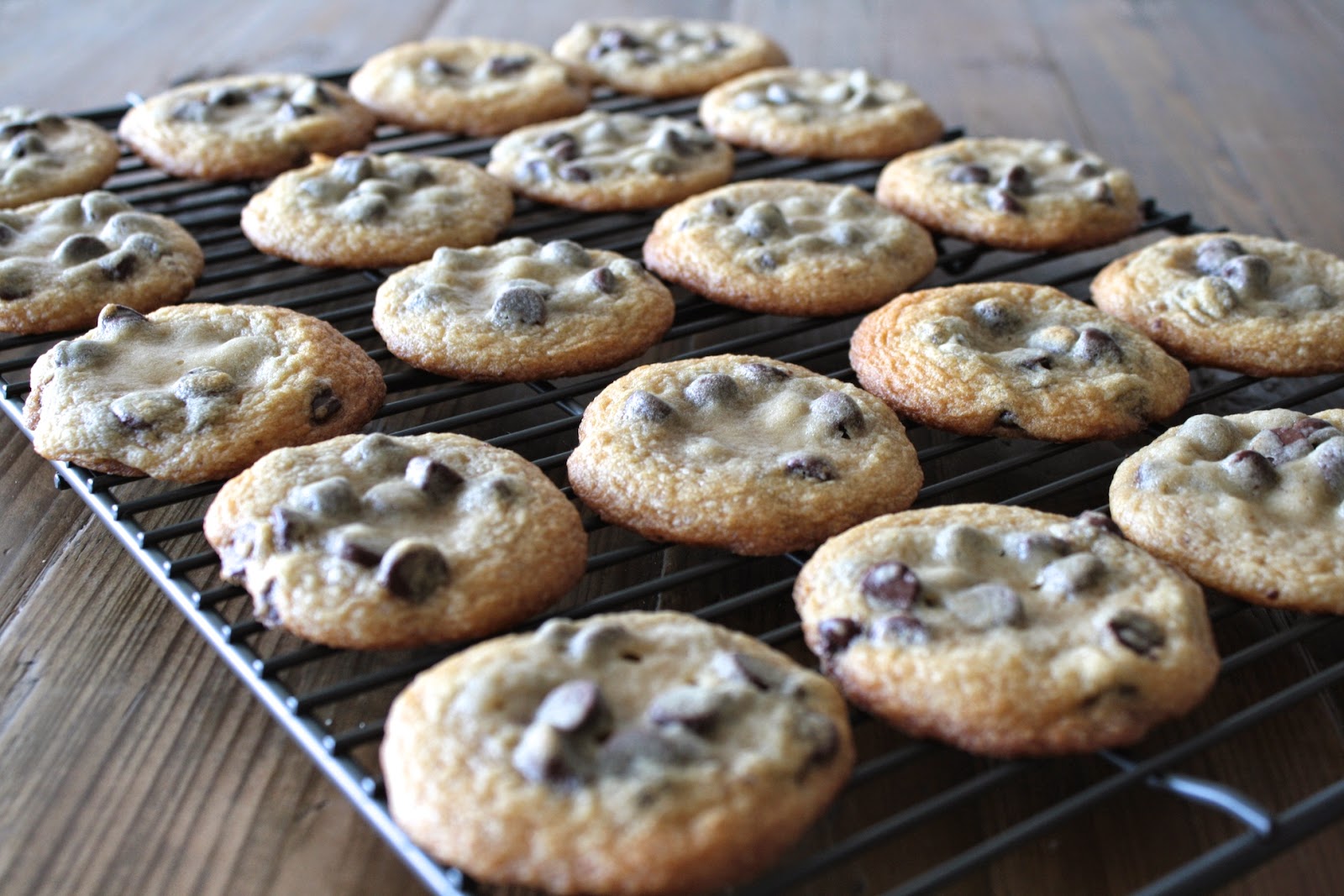 Cookies on a cooling rack.