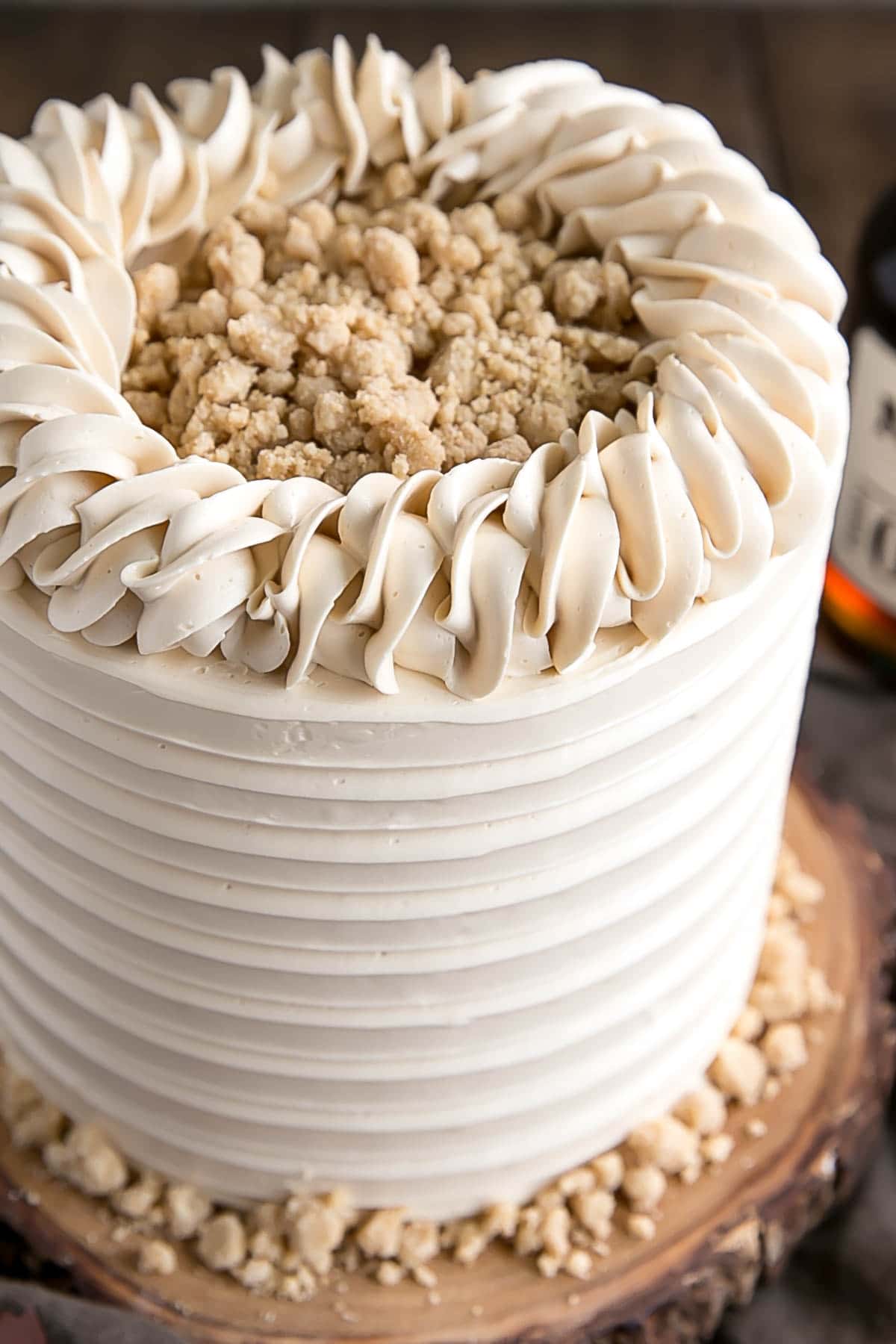 This Maple Cake is packed with pure, natural maple flavour throughout. Maple cake layers with a maple buttercream and maple streusel. | livforcake.com Close up of rope border on a maple cake with maple streusel.