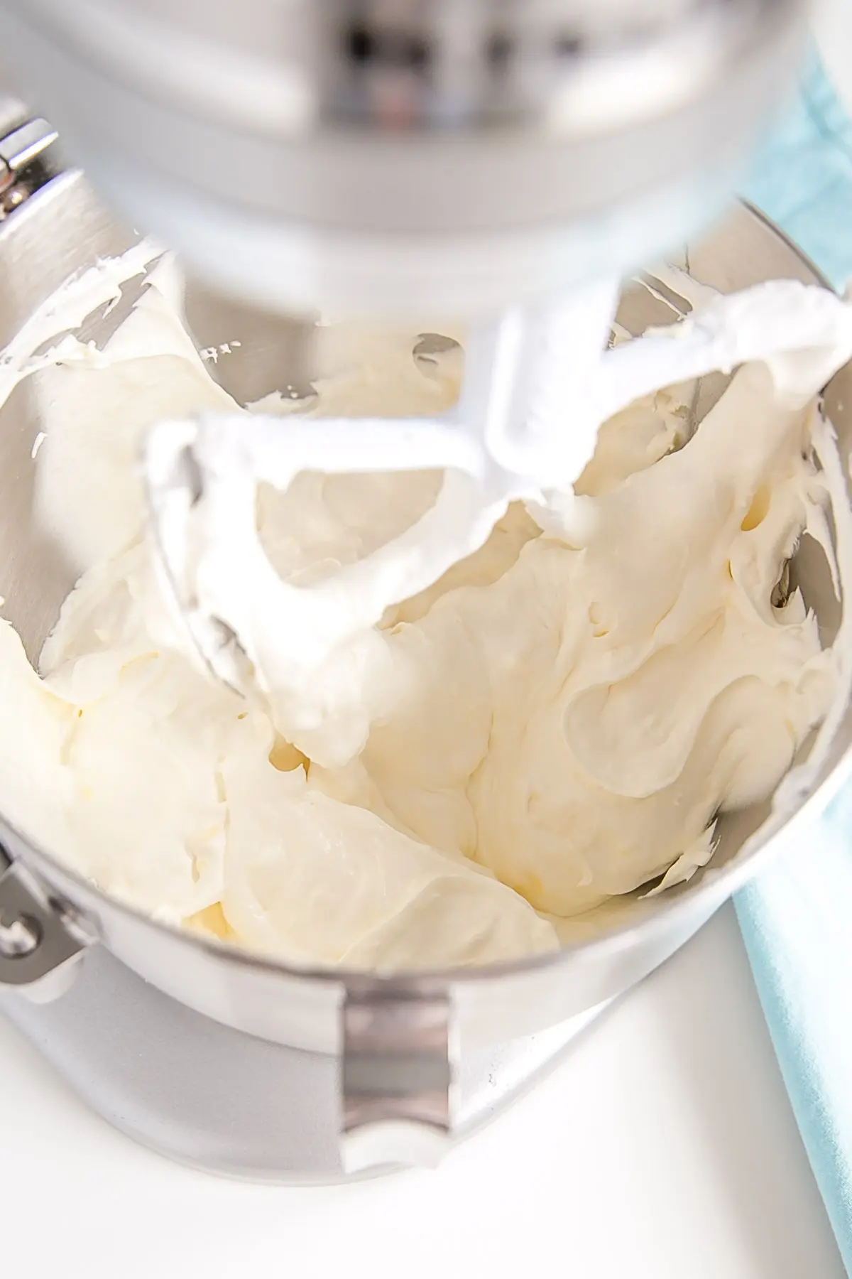 This tutorial on how to make Swiss Meringue buttercream is the only resource you'll need to make the smoothest, silkiest frosting! | livforcake.com Soupy buttercream