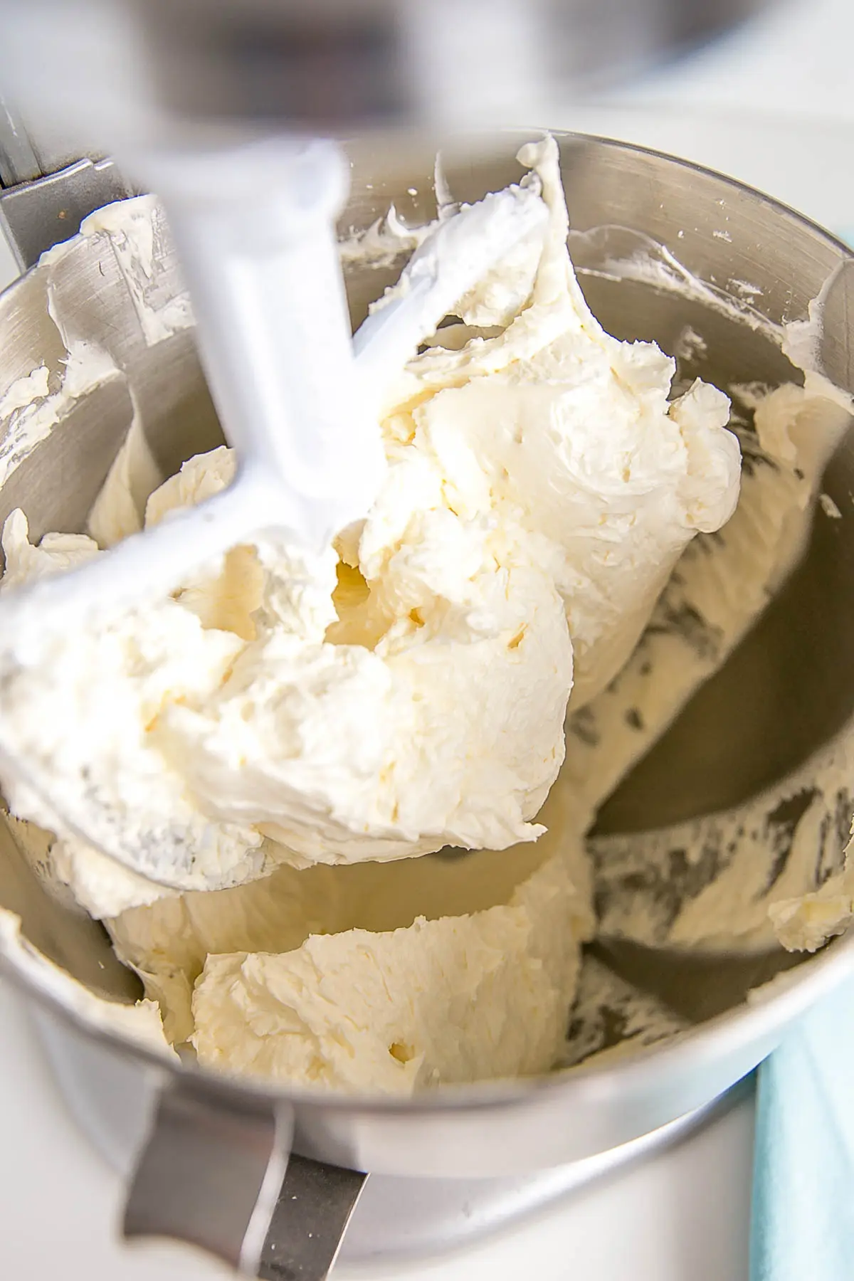 This tutorial on how to make Swiss Meringue buttercream is the only resource you'll need to make the smoothest, silkiest frosting! | livforcake.com Perfect Swiss meringue buttercream