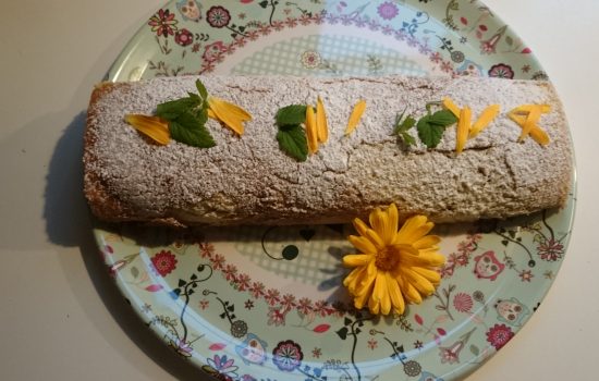 Roll cake with berries.