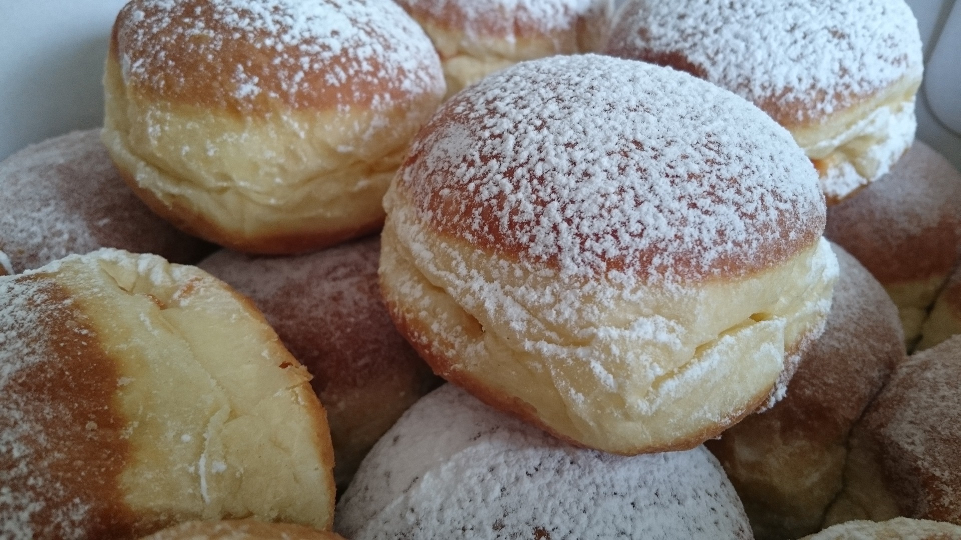 Filled Donuts without the need for a Donuts Filler.